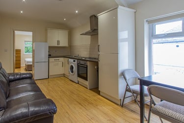 1 bed house, Gordon Road, Plasnewydd, Cardiff, CF243AL - Image 1